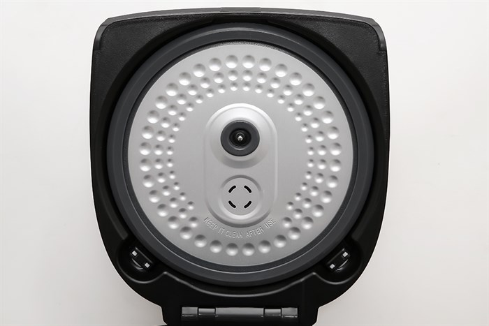 Nồi cơm điện tử BlueStone 1.8 lít RCB-5938 Màu Nâu