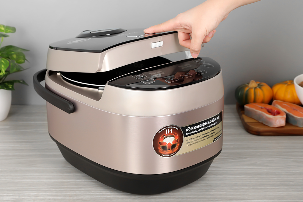 Nồi cơm cao tần Sunhouse Mama 1.8 lít SHD8959 Màu Đen - Xám
