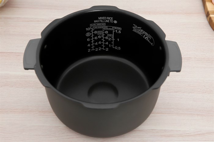 Nồi cơm điện tử áp suất Cuckoo 1.8 lít CRP-PK1000S/BKCGVNCV Màu Đen - Vàng