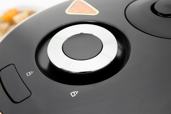 Nồi cơm điện tử áp suất Cuckoo 1.8 lít CRP-PK1000S/BKCGVNCV Màu Đen - Vàng