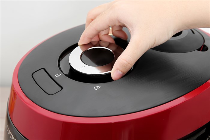 Nồi cơm điện tử áp suất Cuckoo 1.08 lít CRP-PK0600F/BKRDVN Màu Đen - Đỏ