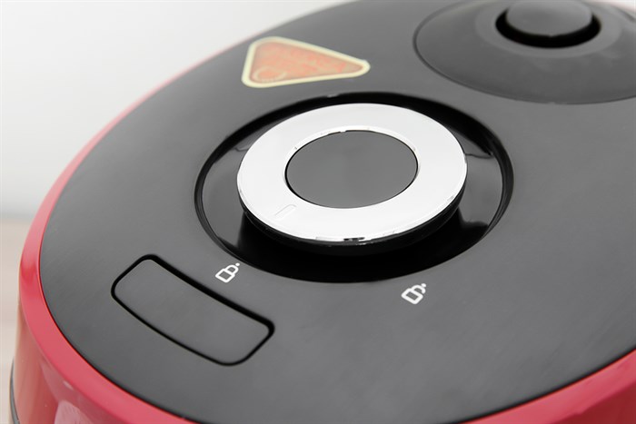 Nồi cơm điện tử áp suất Cuckoo 1.08 lít CRP-PK0600F/BKRDVN Màu Đen - Đỏ