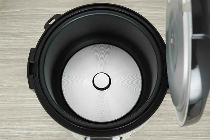 Nồi cơm nắp gài Crystal 2.2 lít NCG2201 Màu Đen - Bạc