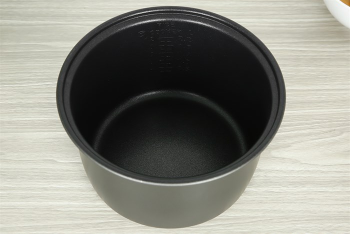 Nồi cơm nắp gài Crystal 2.2 lít NCG2201 Màu Đen - Bạc