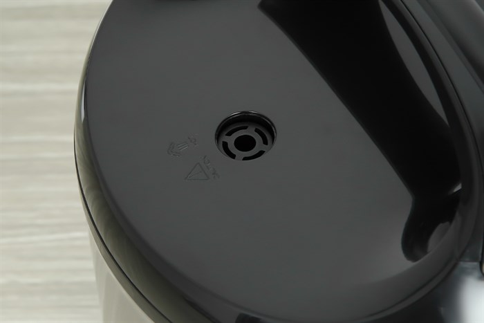 Nồi cơm nắp gài Crystal 2.2 lít NCG2201 Màu Đen - Bạc