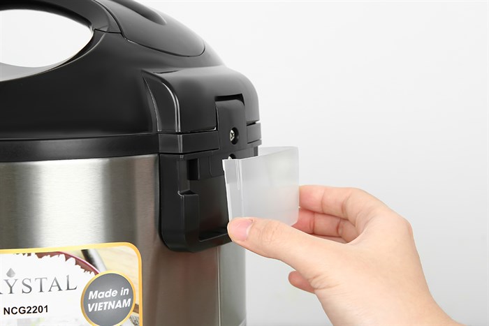 Nồi cơm nắp gài Crystal 2.2 lít NCG2201 Màu Đen - Bạc