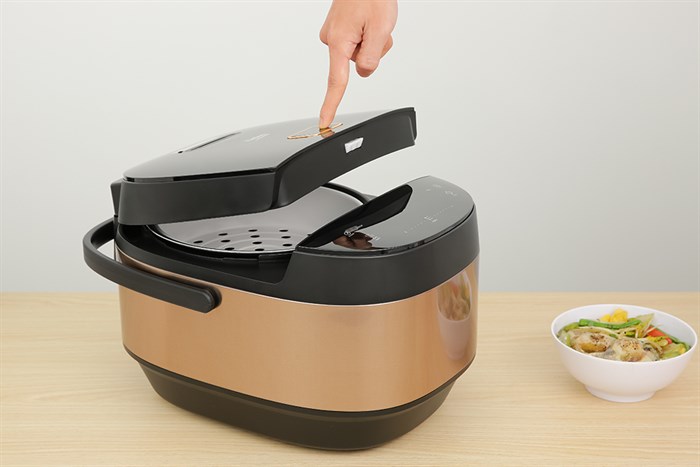 Nồi cơm cao tần Beko 1.8 lít RCI 80143B Màu Đen - Vàng đồng