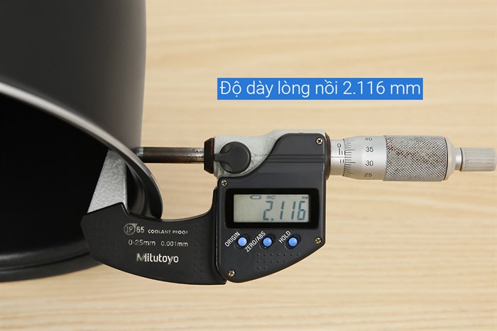 Nồi cơm cao tần Beko 1.8 lít RCI 80143B Màu Đen - Vàng đồng