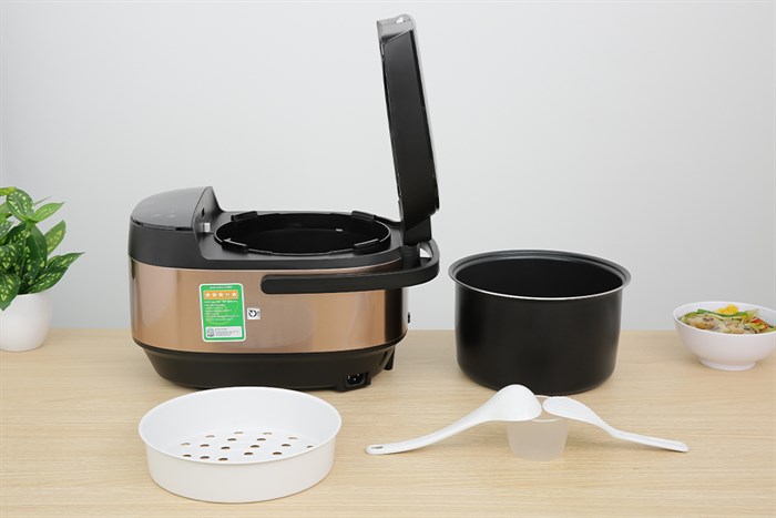 Nồi cơm cao tần Beko 1.8 lít RCI 80143B Màu Đen - Vàng đồng