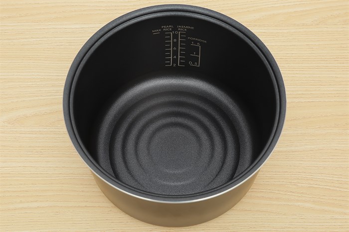 Nồi cơm cao tần Beko 1.8 lít RCI 80143B Màu Đen - Vàng đồng