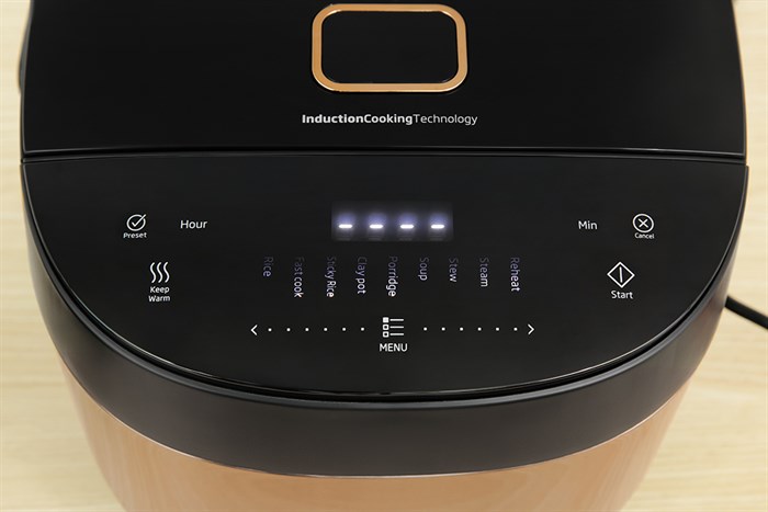 Nồi cơm cao tần Beko 1.8 lít RCI 80143B Màu Đen - Vàng đồng