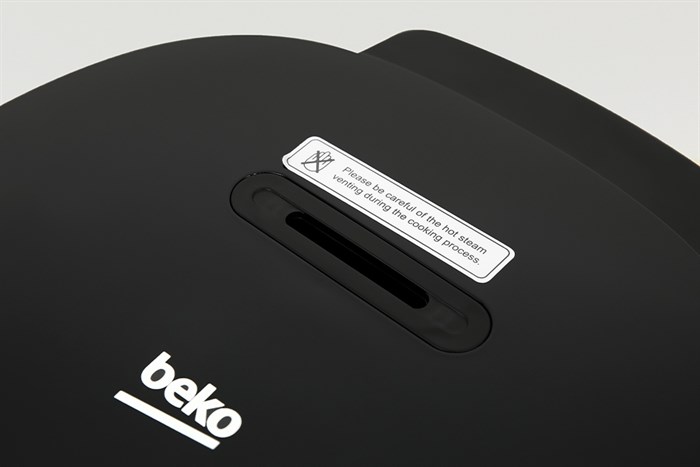 Nồi cơm cao tần Beko 1.8 lít RCI 80143B Màu Đen - Vàng đồng