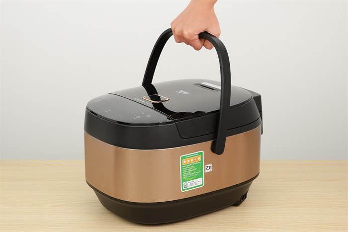 Nồi cơm cao tần Beko 1.8 lít RCI 80143B Màu Đen - Vàng đồng