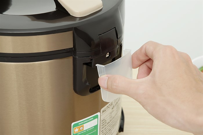 Nồi cơm nắp gài Mutosi 2.2 lít MR-36PB Màu Vàng đồng
