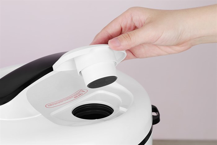 Nồi cơm nắp gài Crystal 1.8 lít BXB-50C Màu Trắng