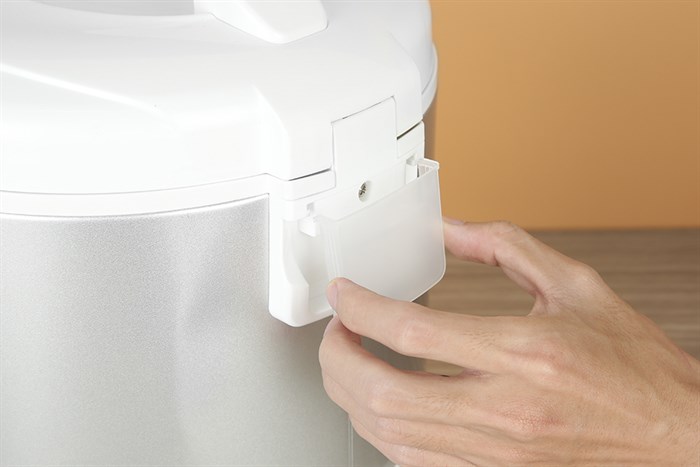 Nồi cơm nắp gài Panasonic 1.8 lít SR-MVN18LRAX Màu Xám