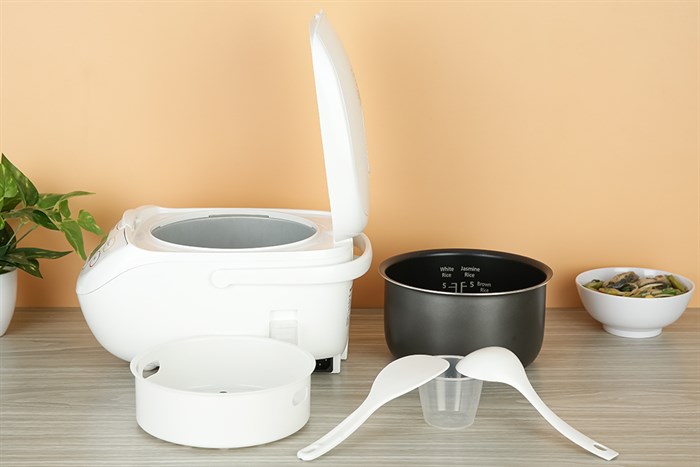 Nồi cơm điện tử Panasonic 1 lít SR-CL108WRAM Màu Trắng