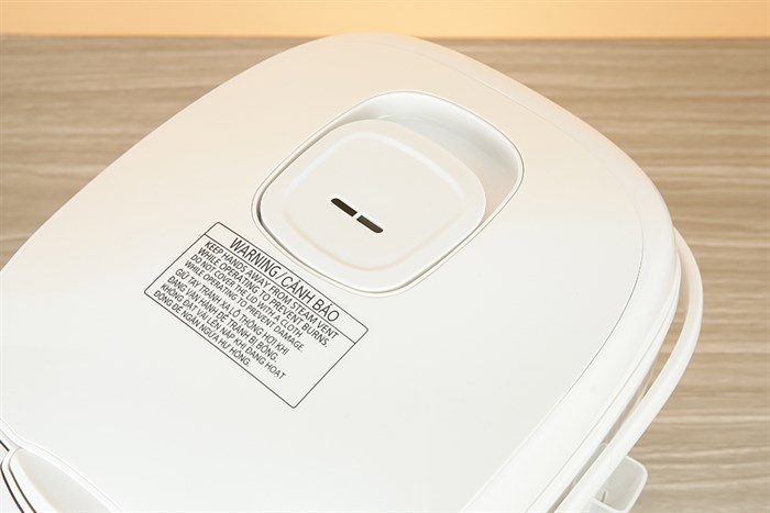 Nồi cơm điện tử Panasonic 1 lít SR-CL108WRAM Màu Trắng