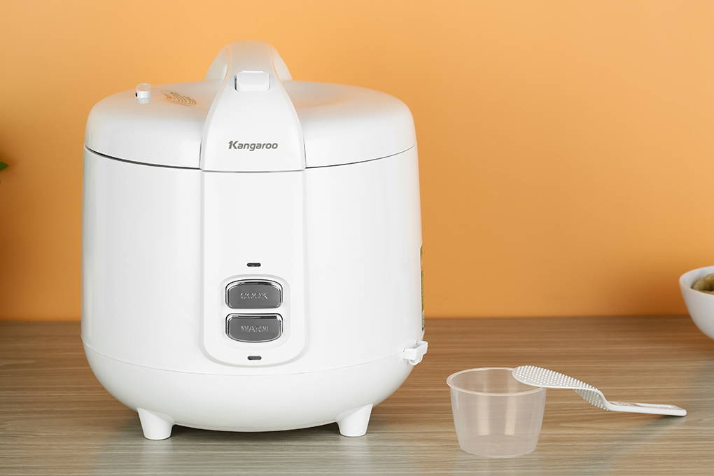 Nồi cơm nắp gài Kangaroo 1.8 lít KG18RC9 Màu Trắng
