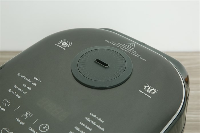 Nồi cơm cao tần Tefal 1.8 lít RK818A68 Màu Xám