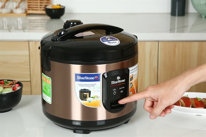 Nồi cơm nắp gài BlueStone 1.8 lít RCB-5519 Màu Đen - Vàng đồng