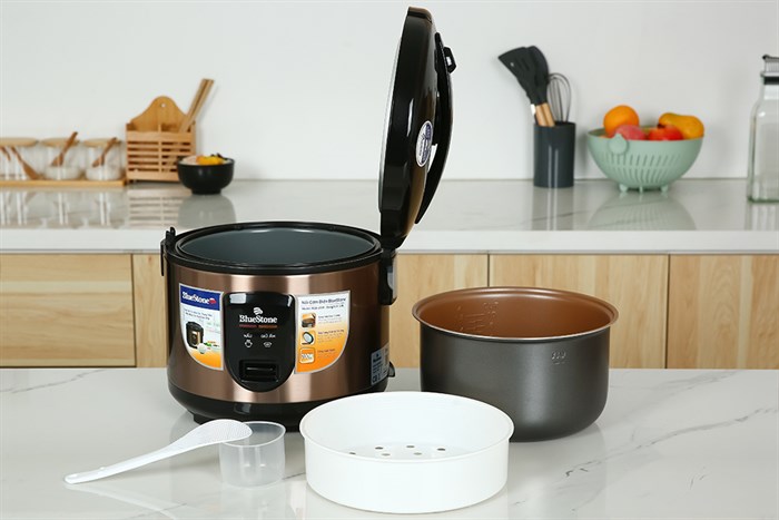 Nồi cơm nắp gài BlueStone 1.8 lít RCB-5519 Màu Đen - Vàng đồng