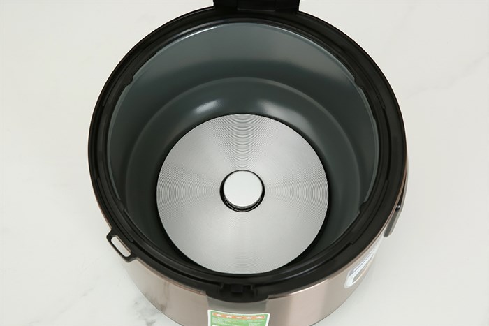 Nồi cơm nắp gài BlueStone 1.8 lít RCB-5519 Màu Đen - Vàng đồng