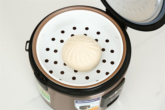 Nồi cơm nắp gài BlueStone 1.8 lít RCB-5519 Màu Đen - Vàng đồng