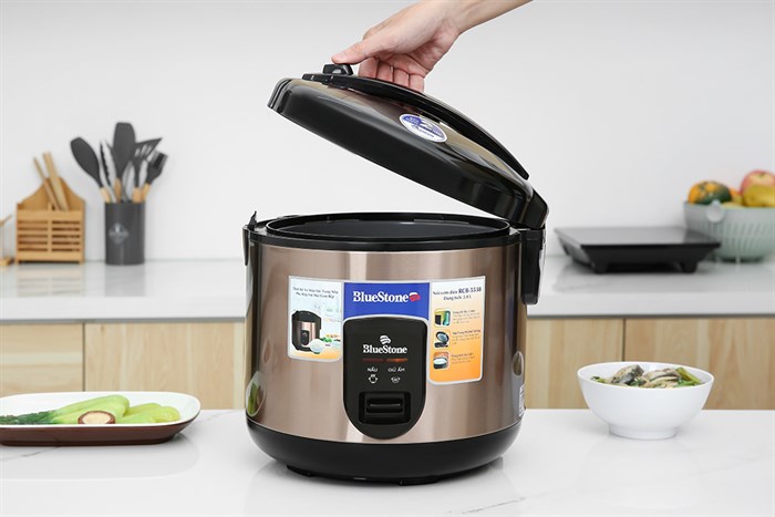 Nồi cơm nắp gài BlueStone 2.8 lít RCB-5538 Màu Đen - Vàng đồng