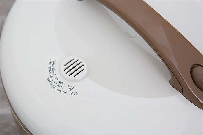 Nồi cơm nắp gài Cuckoo 2.5 lít CR-1413 Màu Nâu nhạt