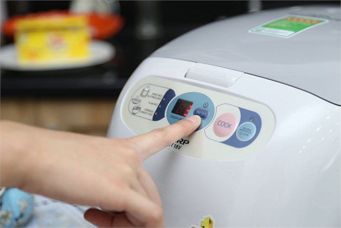 Nồi cơm điện Sharp KS-ZT18V 1.8 lít Màu Trắng