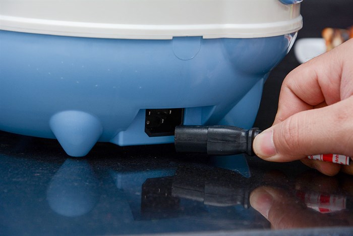 Nồi cơm nắp gài Happycook 0.6 lít HC-060 Màu Trắng - Xanh