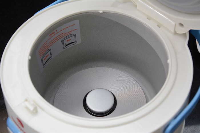 Nồi cơm nắp gài Happycook 0.6 lít HC-060 Màu Trắng - Xanh