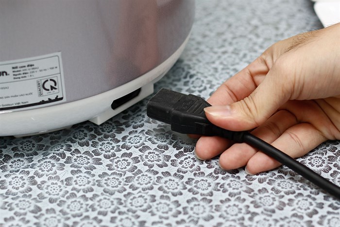 Nồi cơm điện Goldsun 1.8 lít ARC-G18SA2 Màu Xám