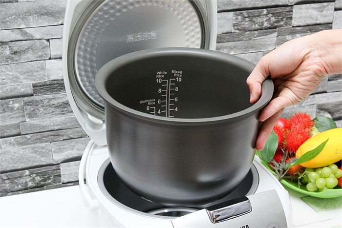 Nồi cơm điện Toshiba RC-18NMF(WT)V 1.8 lít Màu Trắng