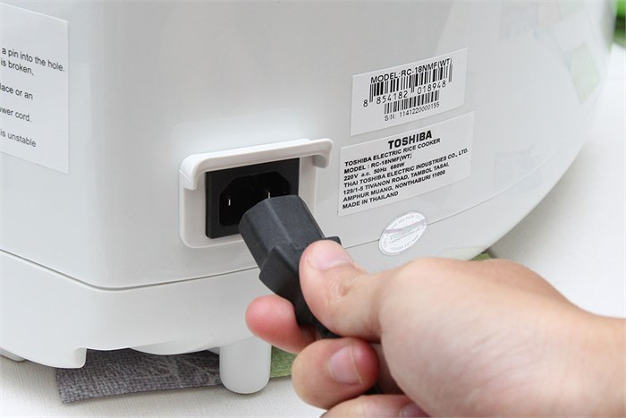 Nồi cơm điện Toshiba RC-18NMF(WT)V 1.8 lít Màu Trắng