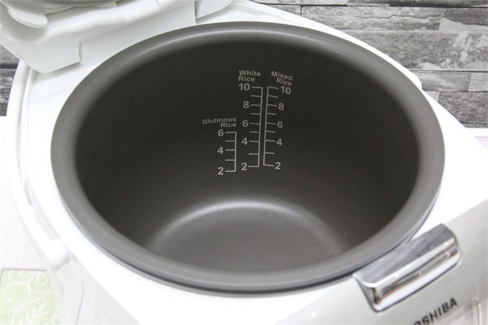 Nồi cơm điện Toshiba RC-18NMF(WT)V 1.8 lít Màu Trắng