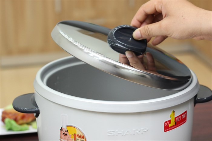 Nồi cơm điện Sharp 2.2 lít KSH-222V Màu Trắng