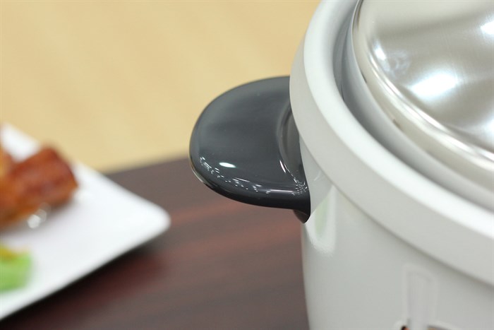 Nồi cơm điện Sharp 2.2 lít KSH-222V Màu Trắng