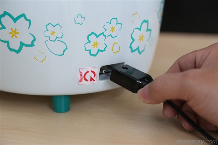 Nồi cơm điện Sharp KSH-215V 1.5 lít Màu Trắng