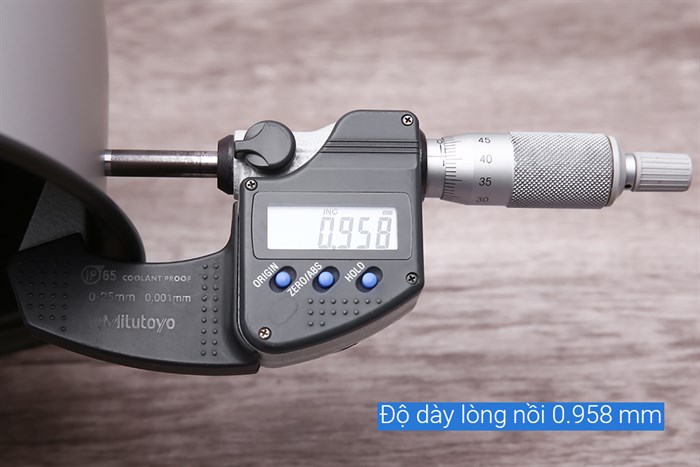 Nồi cơm nắp gài Cuckoo 0.5 lít CR-0331 Màu Cam