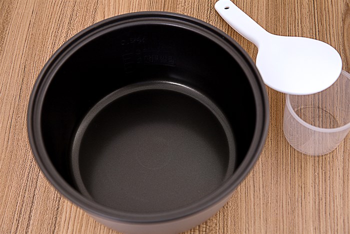 Nồi cơm nắp gài Cuckoo 0.5 lít CR-0331 Màu Cam