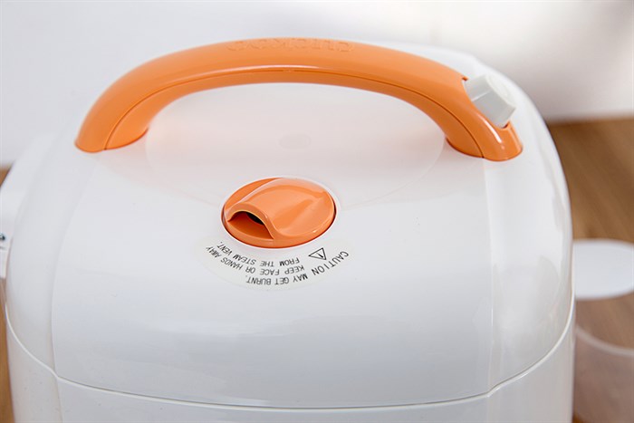 Nồi cơm nắp gài Cuckoo 0.5 lít CR-0331 Màu Cam