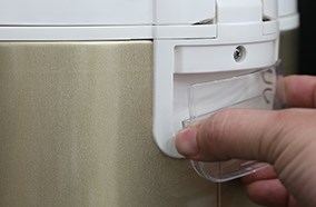 khay nước thừa Nồi cơm nắp gài Midea MR-CM18SY