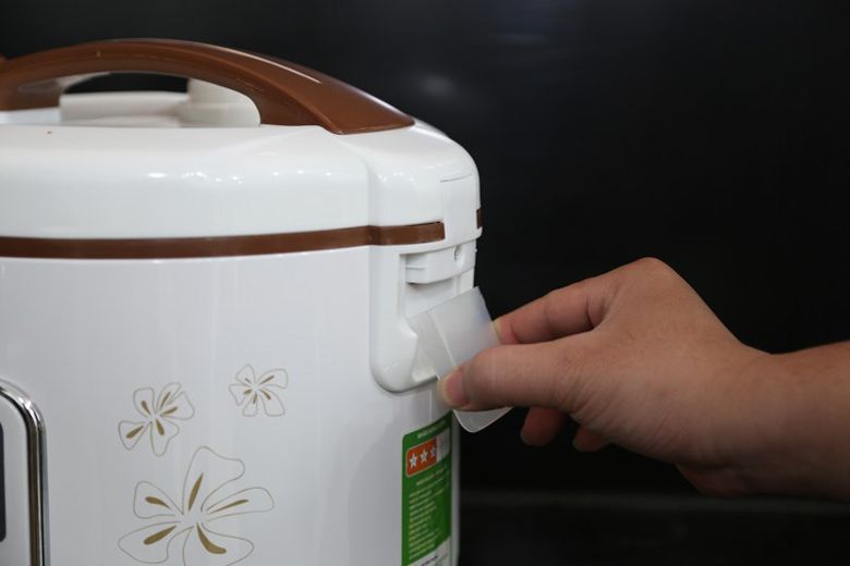 Dễ dàng tháo khay chứa nước thừa Dễ dàng tháo khay chứa nước thừa