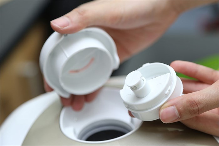 Nồi cơm điện Sanyo 1.8 lít ECJ-M200 Màu Trắng