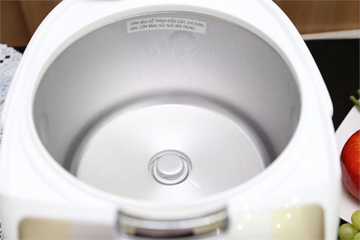 Nồi cơm điện Sanyo 1.8 lít ECJ-M200 Màu Trắng