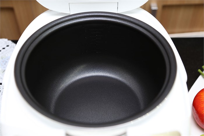 Nồi cơm điện Sanyo 1.8 lít ECJ-M200 Màu Trắng