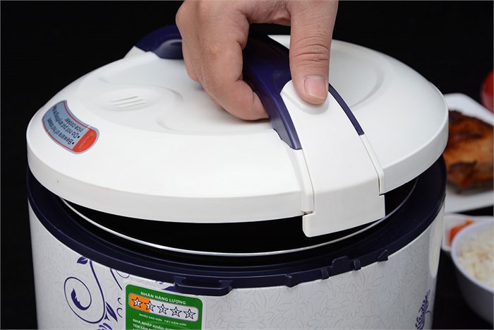 Nồi cơm điện Sunhouse 1.8 lít SH 869 Màu Trắng