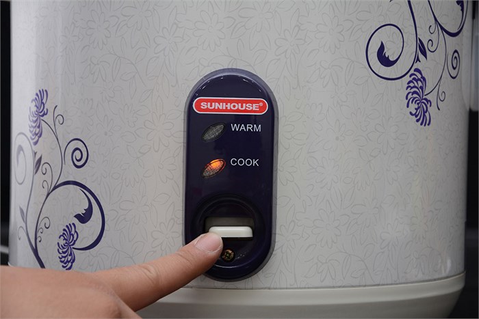 Nồi cơm điện Sunhouse 1.8 lít SH 869 Màu Trắng